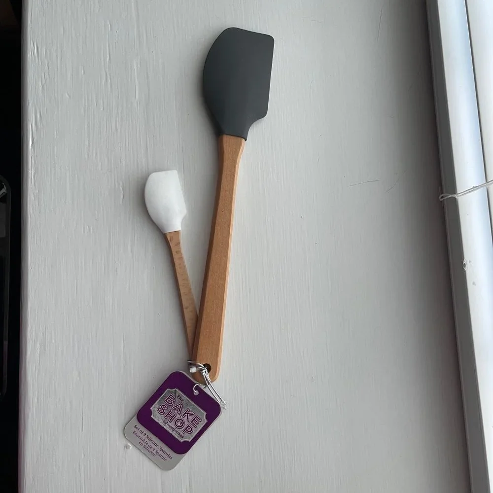 New Creep It Real and Skull Set of 2 Silicone Spatulas the Bake Shop